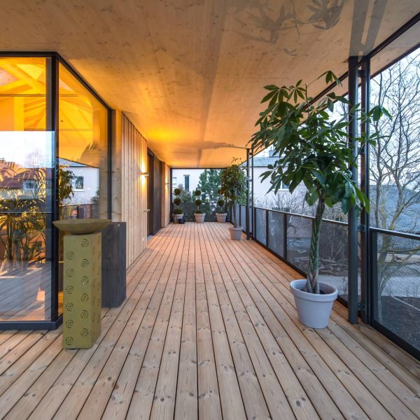 ©Viereck Architekten / Außenansicht mit Terrasse
